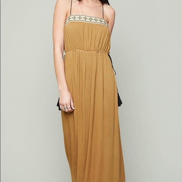 Hayden Embroider Maxi Dress - Picture 2 of 4
